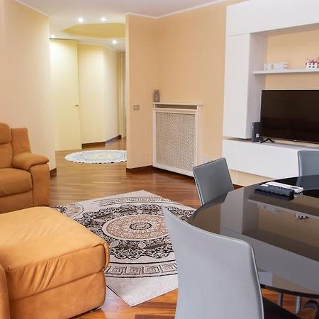Appartamento Grazioso Con Parcheggio Privato Placência Exterior foto