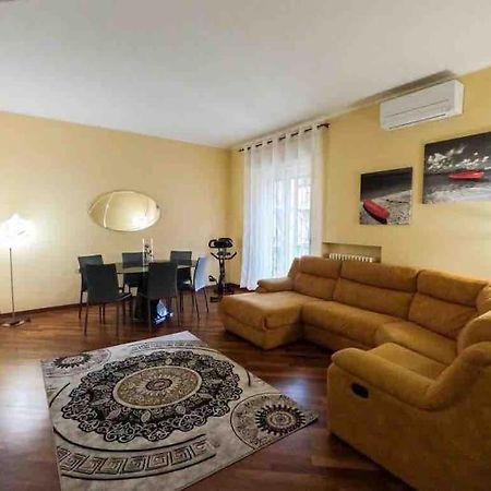 Appartamento Grazioso Con Parcheggio Privato Placência Exterior foto