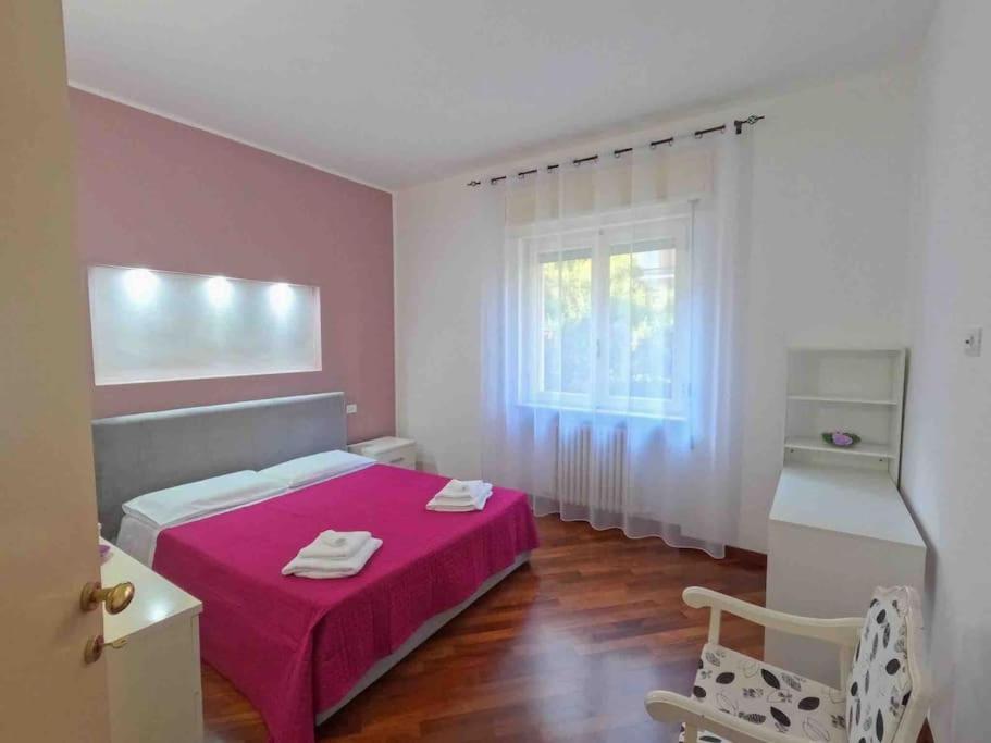 Appartamento Grazioso Con Parcheggio Privato Placência Exterior foto