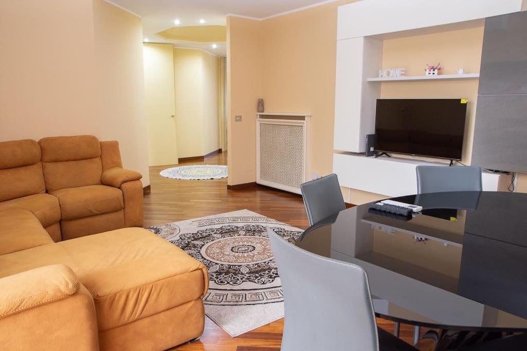 Appartamento Grazioso Con Parcheggio Privato Placência Exterior foto