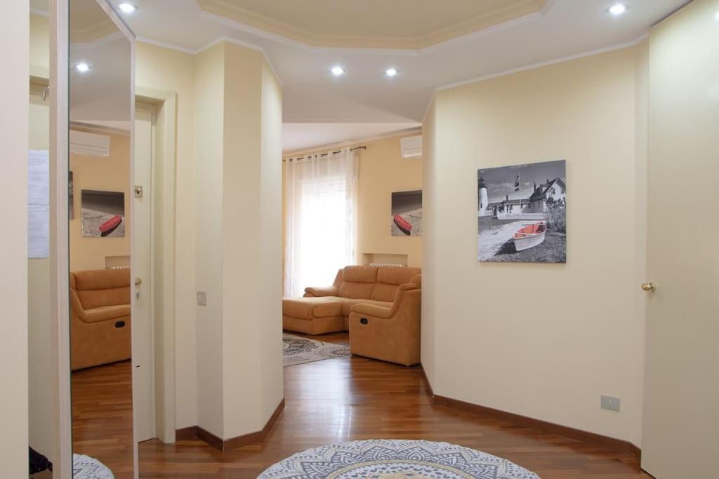 Appartamento Grazioso Con Parcheggio Privato Placência Exterior foto