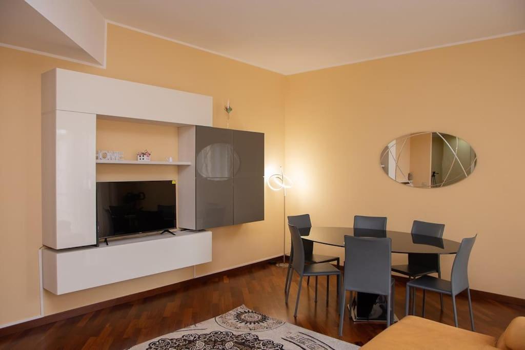 Appartamento Grazioso Con Parcheggio Privato Placência Exterior foto