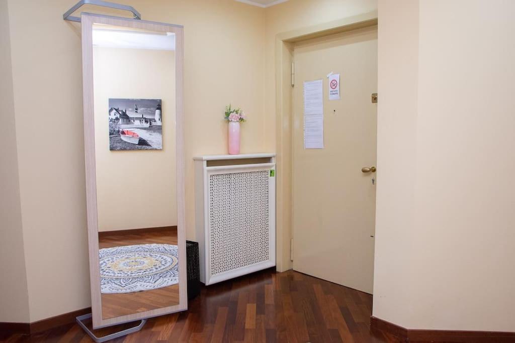 Appartamento Grazioso Con Parcheggio Privato Placência Exterior foto